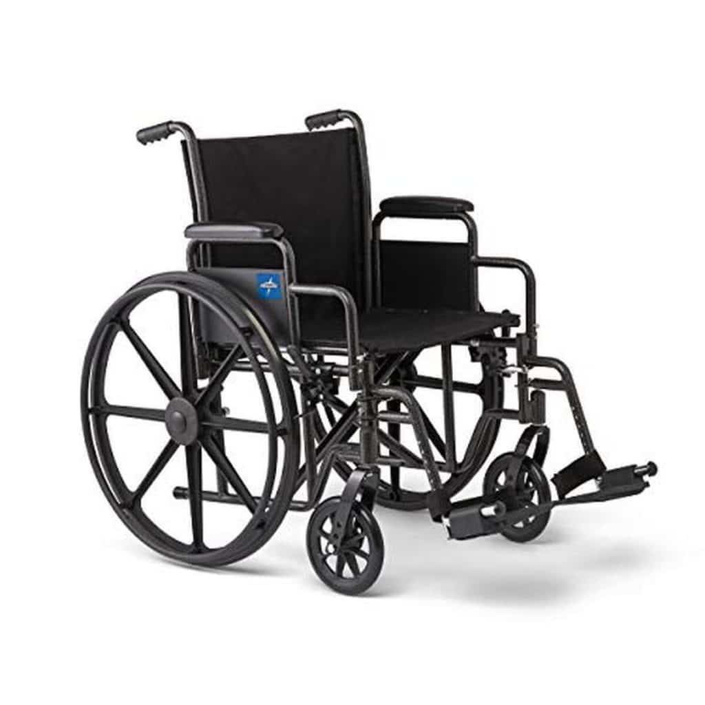 Test : fauteuil roulant pliable Medline avec accoudoirs pivotants