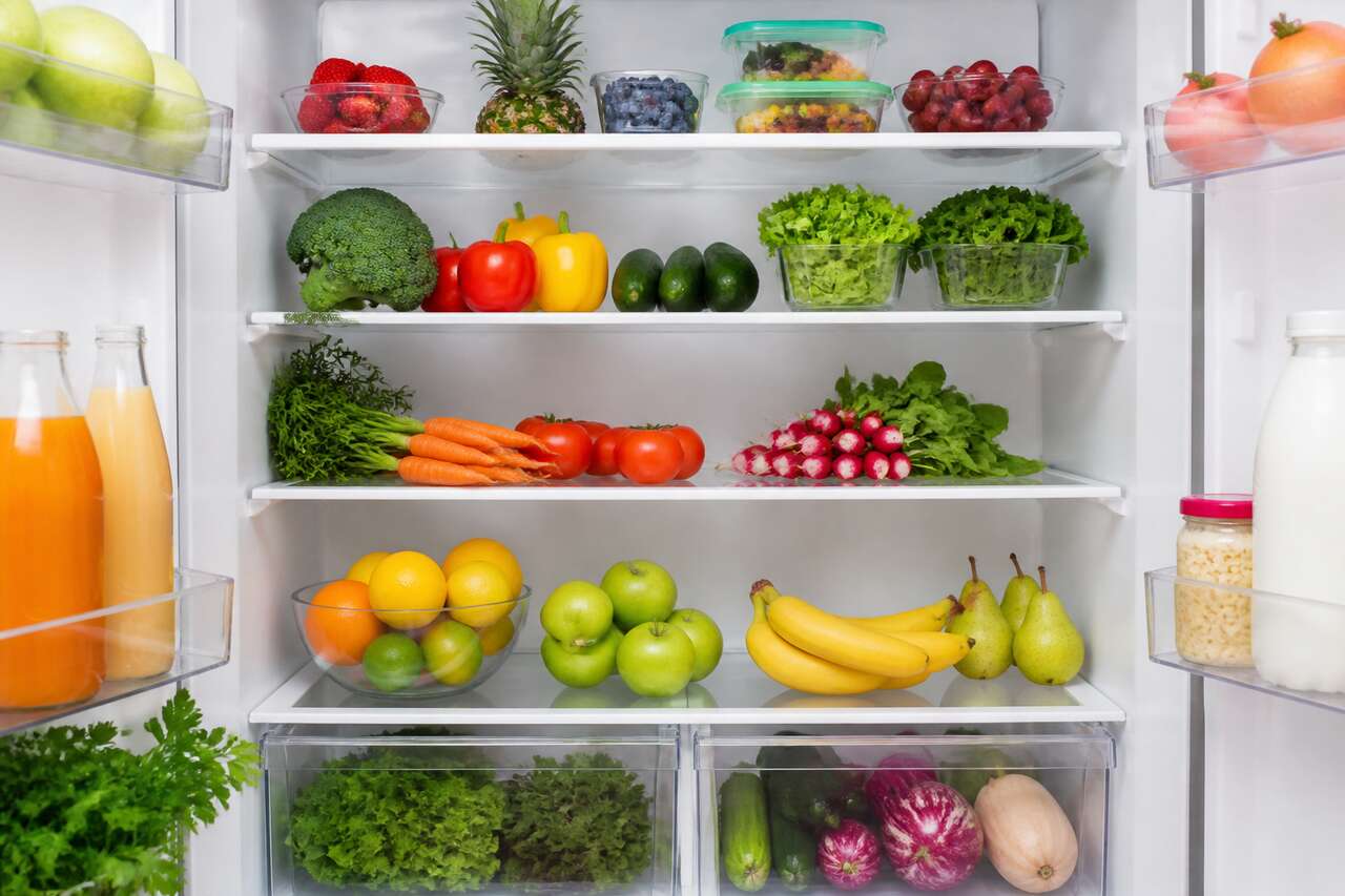 Pourquoi un frigo se désencombre et s’assainit chaque semaine Pourquoi un frigo se désencombre et s’assainit chaque semaine